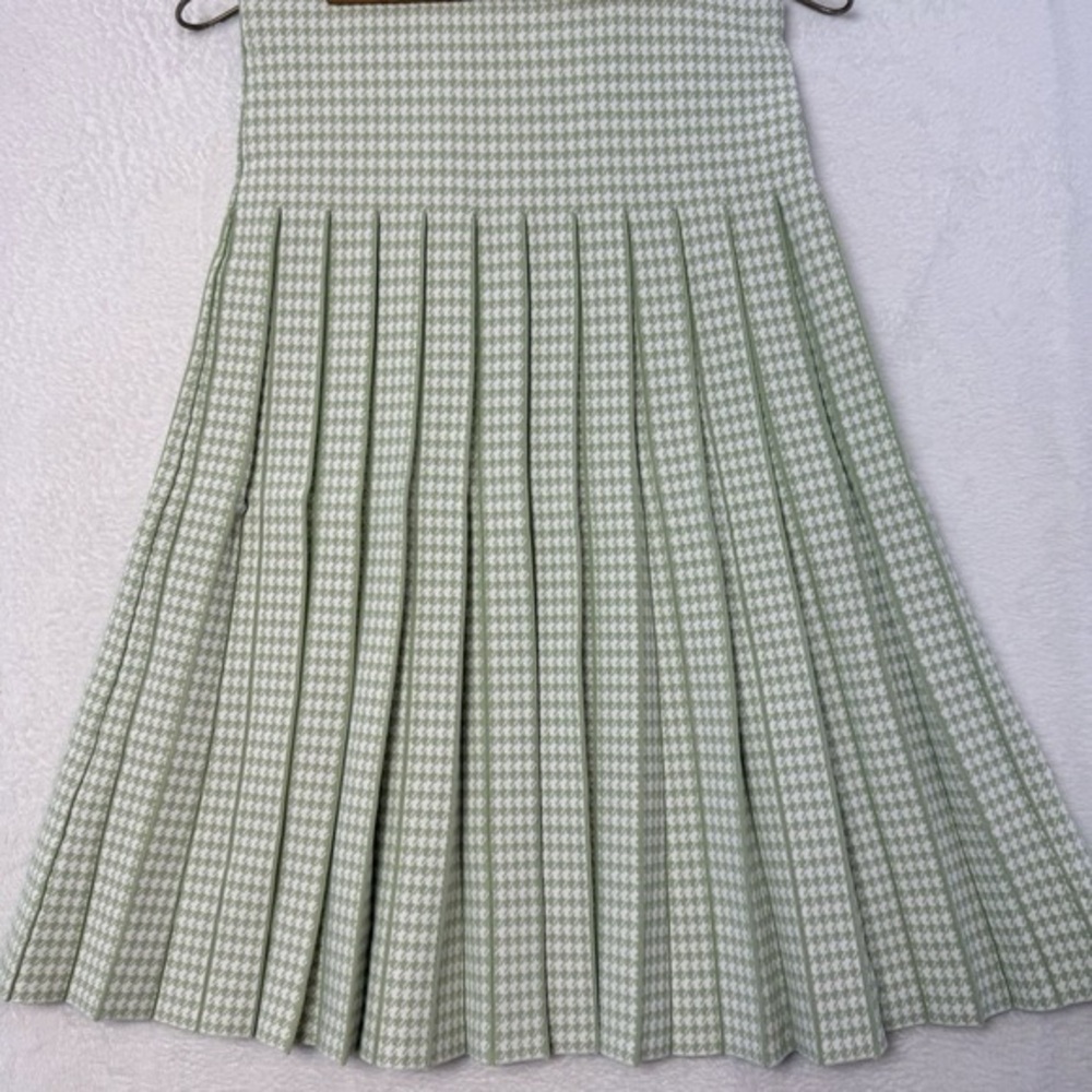 Aleeza Paris Houndstooth Pleated Skirt with Elastic Waist - Sz M-L